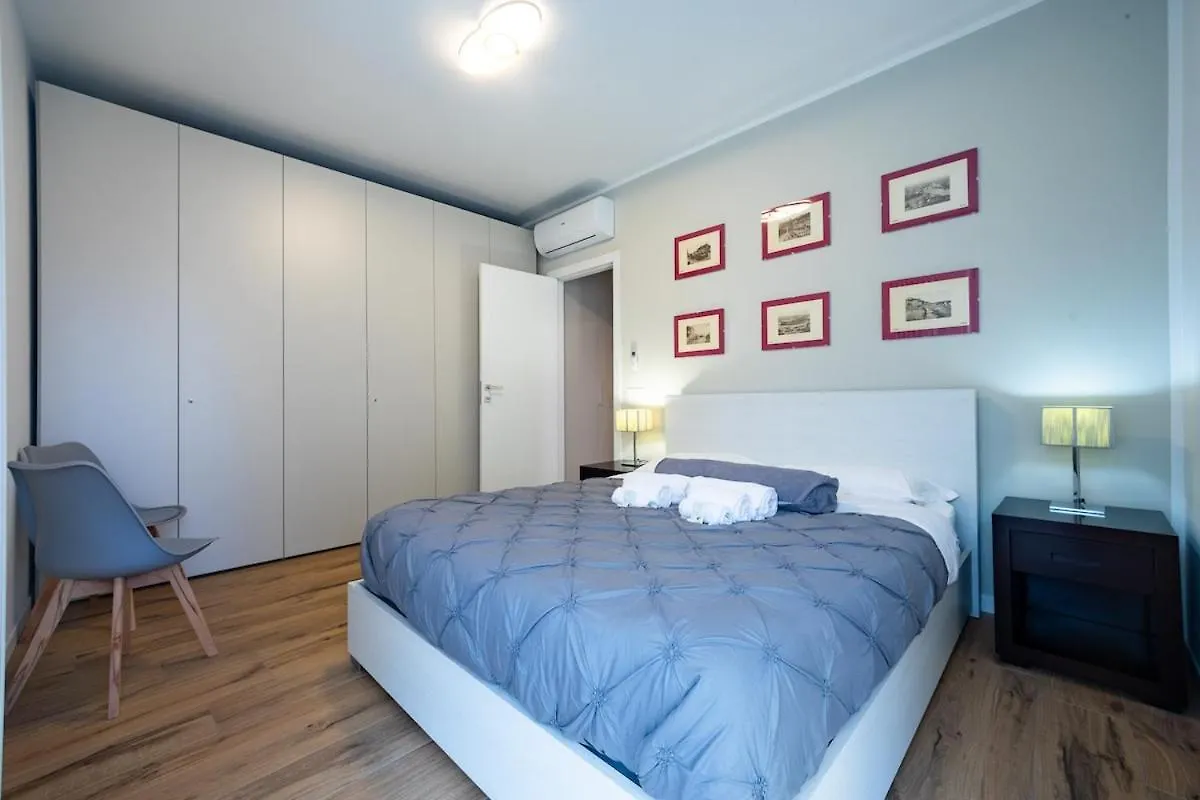 Appartement Modern Red Flat In Verona
