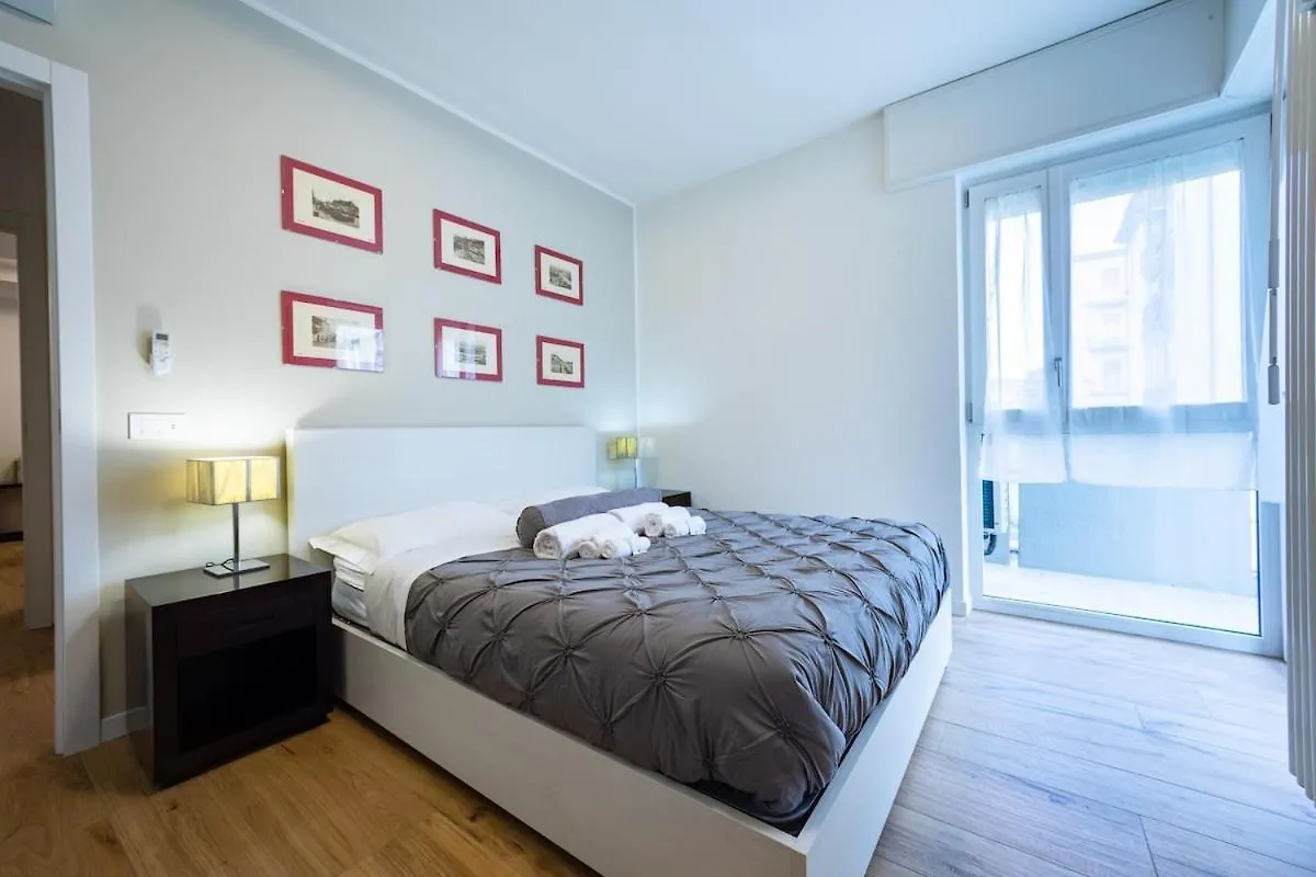 Modern Red Flat In Verona Apartamento