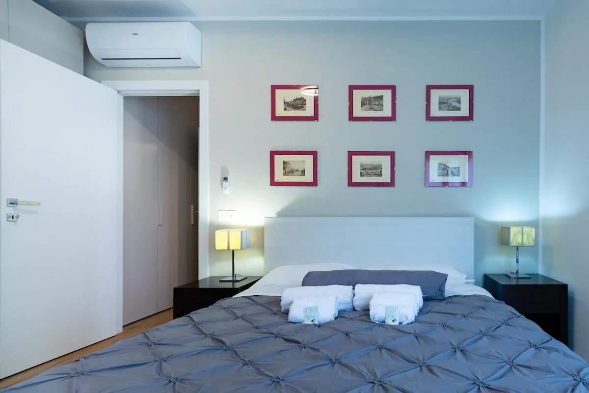 Modern Red Flat In Verona Appartement
