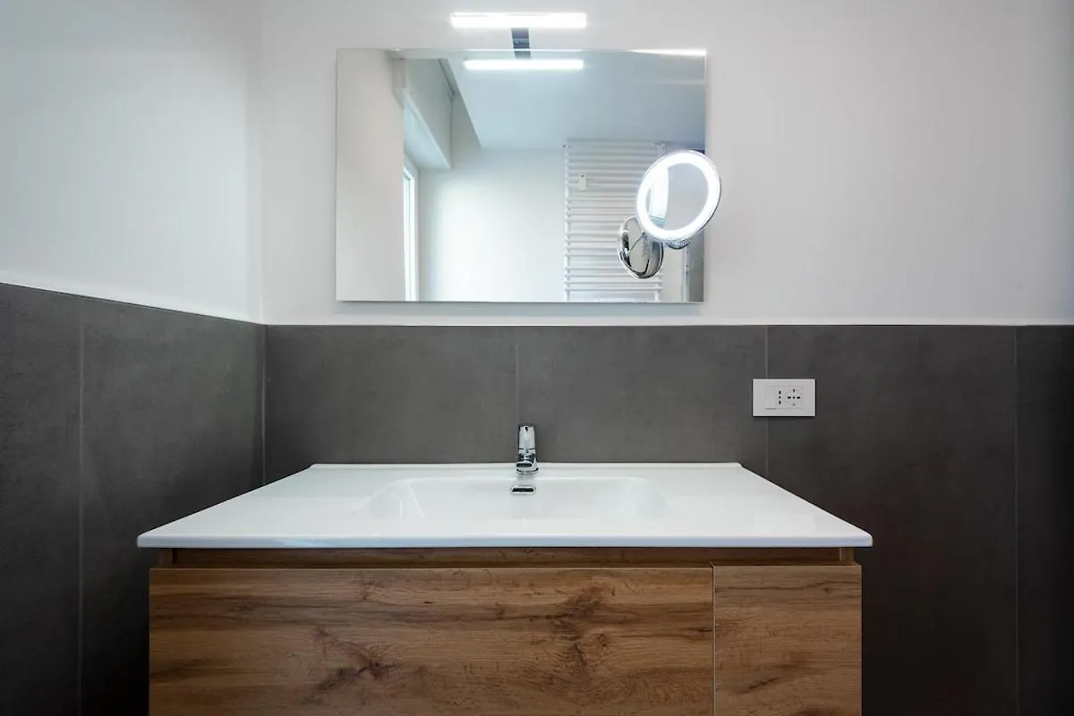Modern Red Flat In Verona Apartamento
