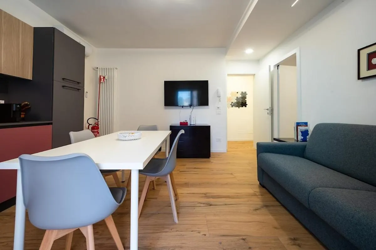 Modern Red Flat In Verona 0*,  Italië